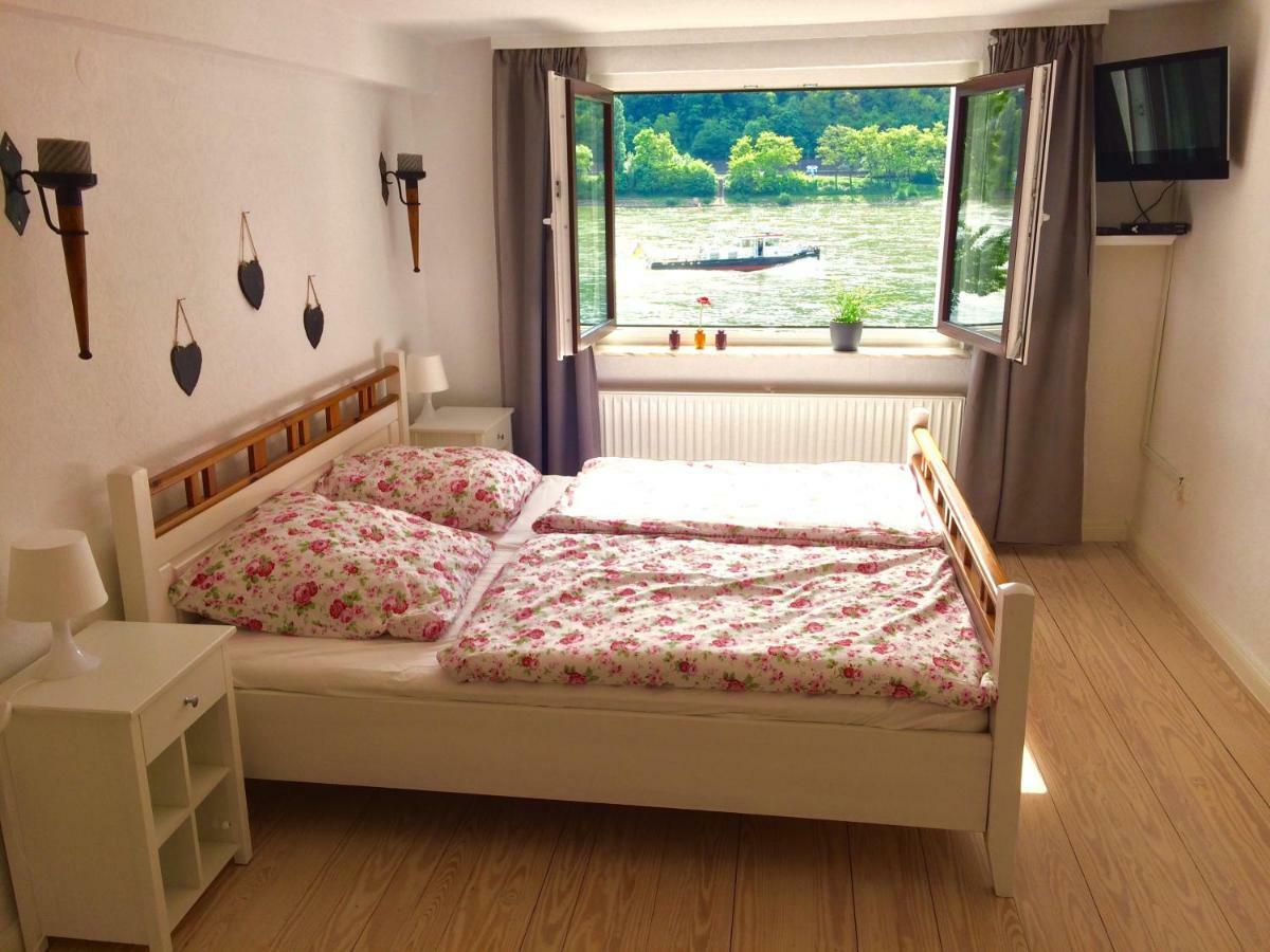 Haus Am Ufer Mit Rheinpanoramablick Appartement Koblenz  Buitenkant foto