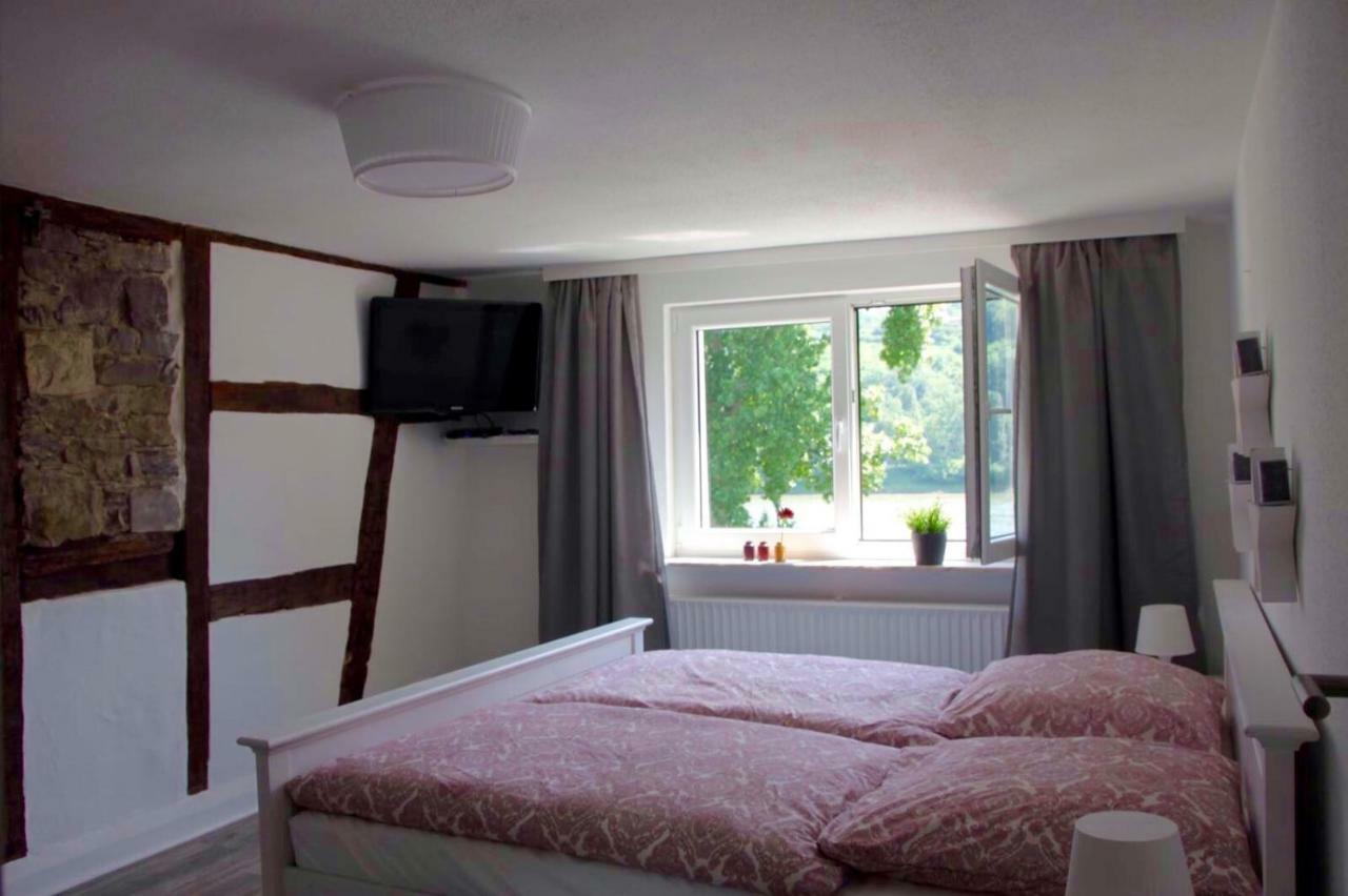 Haus Am Ufer Mit Rheinpanoramablick Appartement Koblenz  Buitenkant foto