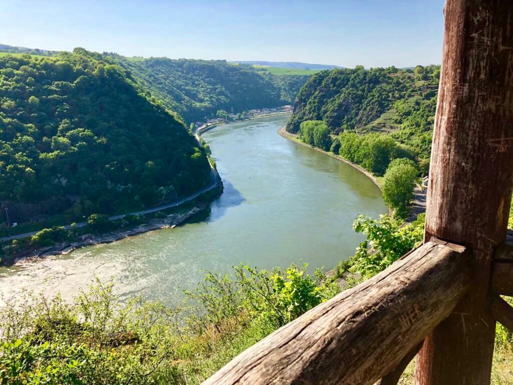 Haus Am Ufer Mit Rheinpanoramablick Appartement Koblenz  Buitenkant foto